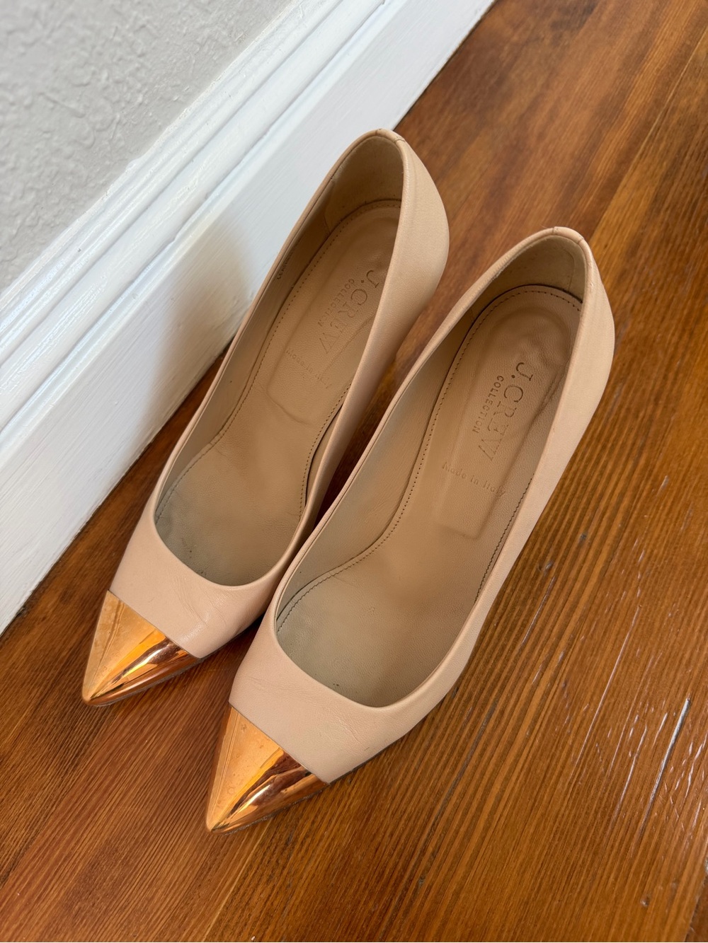 J. Crew Everly captoe pump size 7 in beige with gold captoe